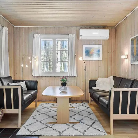 1330-aakirkeby-fyrreskoven-12