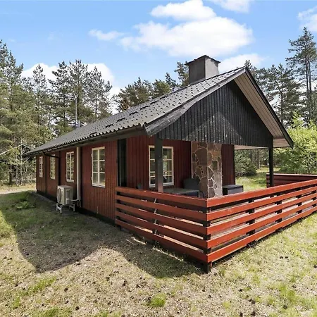 1330-aakirkeby-fyrreskoven-12 펜션 Vester Somarken